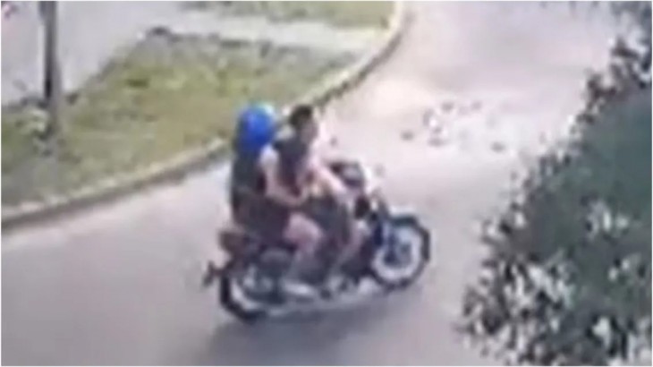 Atropelló a una joven, la dejó tirada y escapó